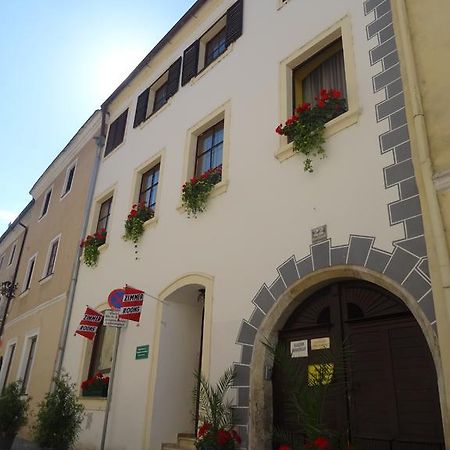 كريمس ان دير دوناو Gaestehaus Auf Der Kunstmeile المظهر الخارجي الصورة